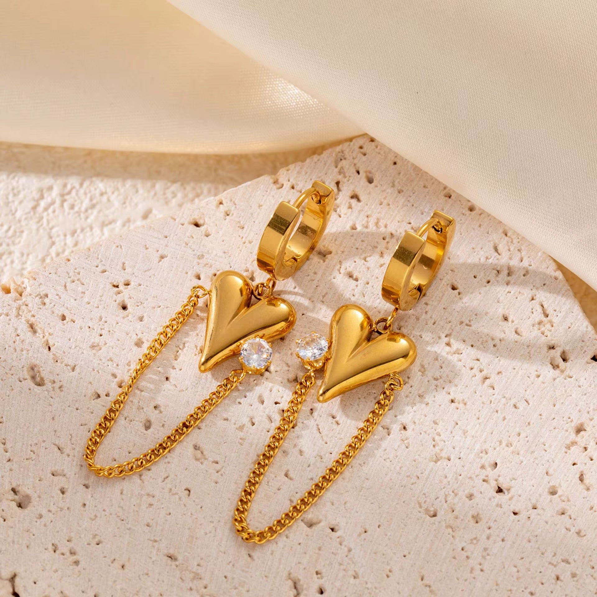 Pendientes con forma de corazón para mujer chapados en oro de 18 quilates, elegantes aros de moda multielementos de gama alta altamente personalizados